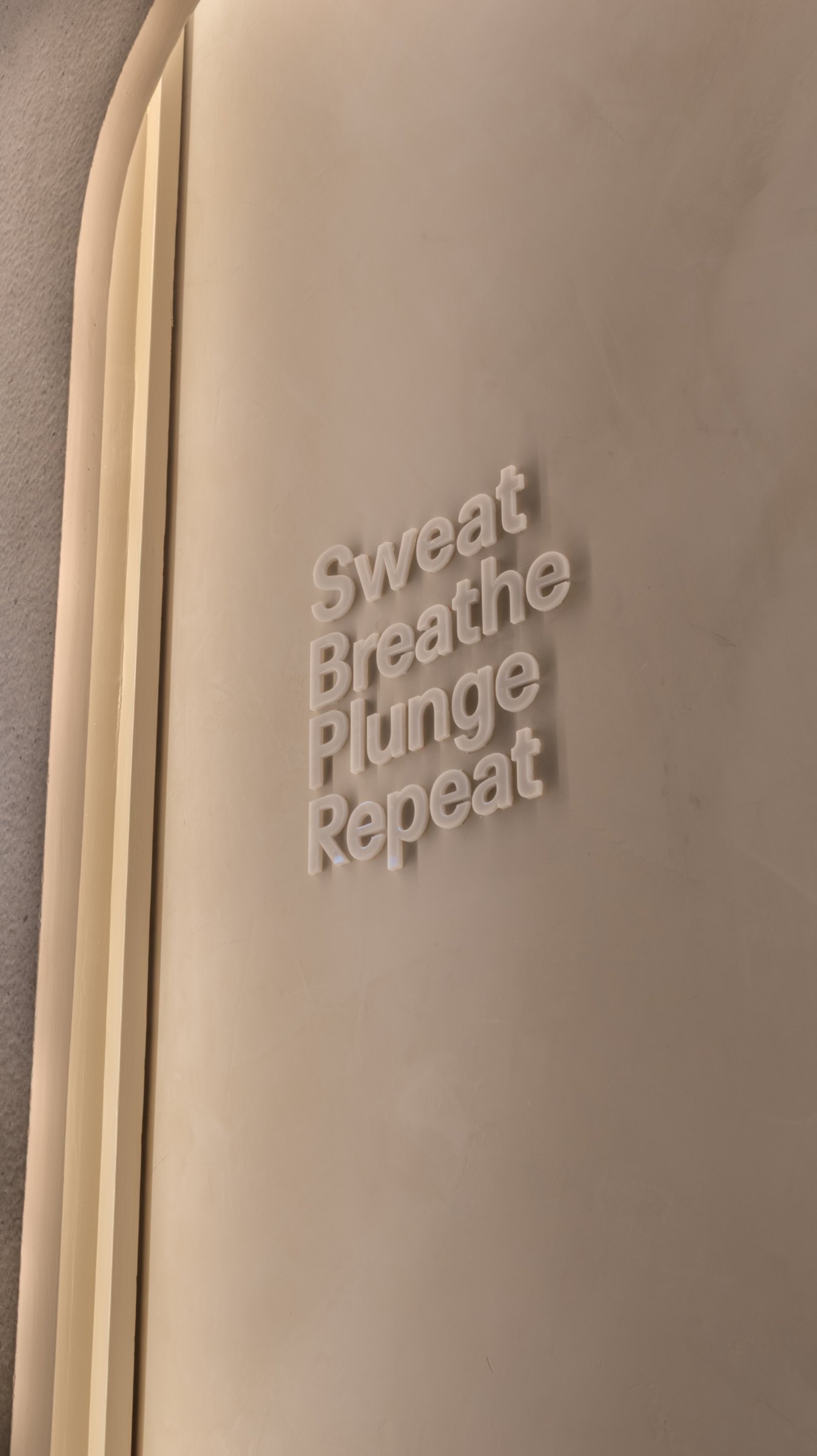 Letrero Sweat, Breathe, Pluge, Repeat